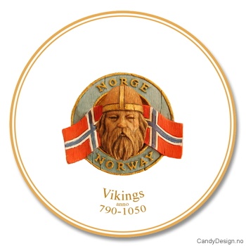 Suvenir tallerken med tre-motiv  Viking hode på blå bakgrunn med Norske flagg