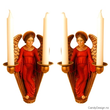 Engel med to lysholdere på vegg - Rød