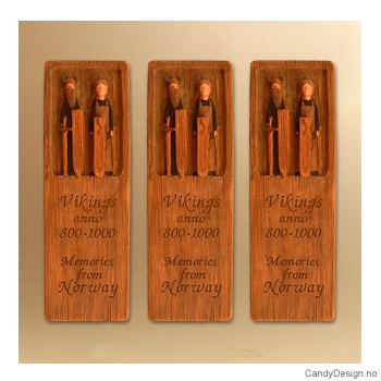 Woodstyle magnet plater med tekst  Vikingepar med mangletre og skjold magnet Vikings anno 800 - 1000, Memories from Norway