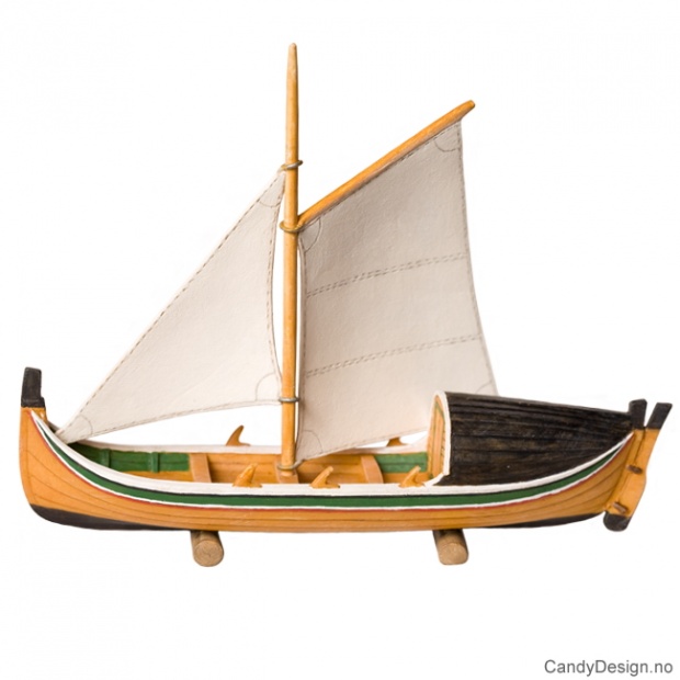 Nordlandsbåt suvenir med seil og hus